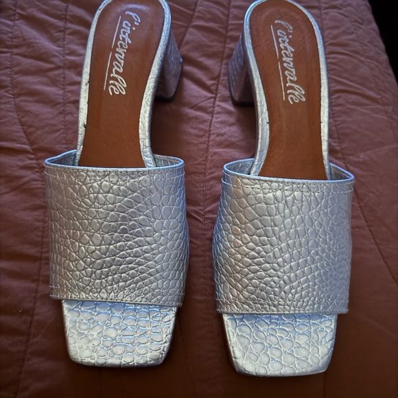 L'INTERVALLE Silver Textured Mules - Picture 4 of 4